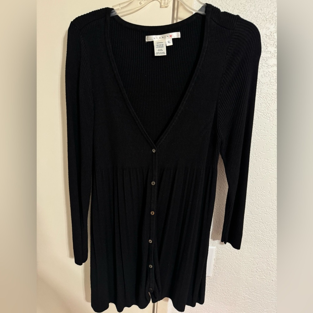 EUC Studio M Black Ribbed Button Up V Neck Pleated Jacket. Size XL.